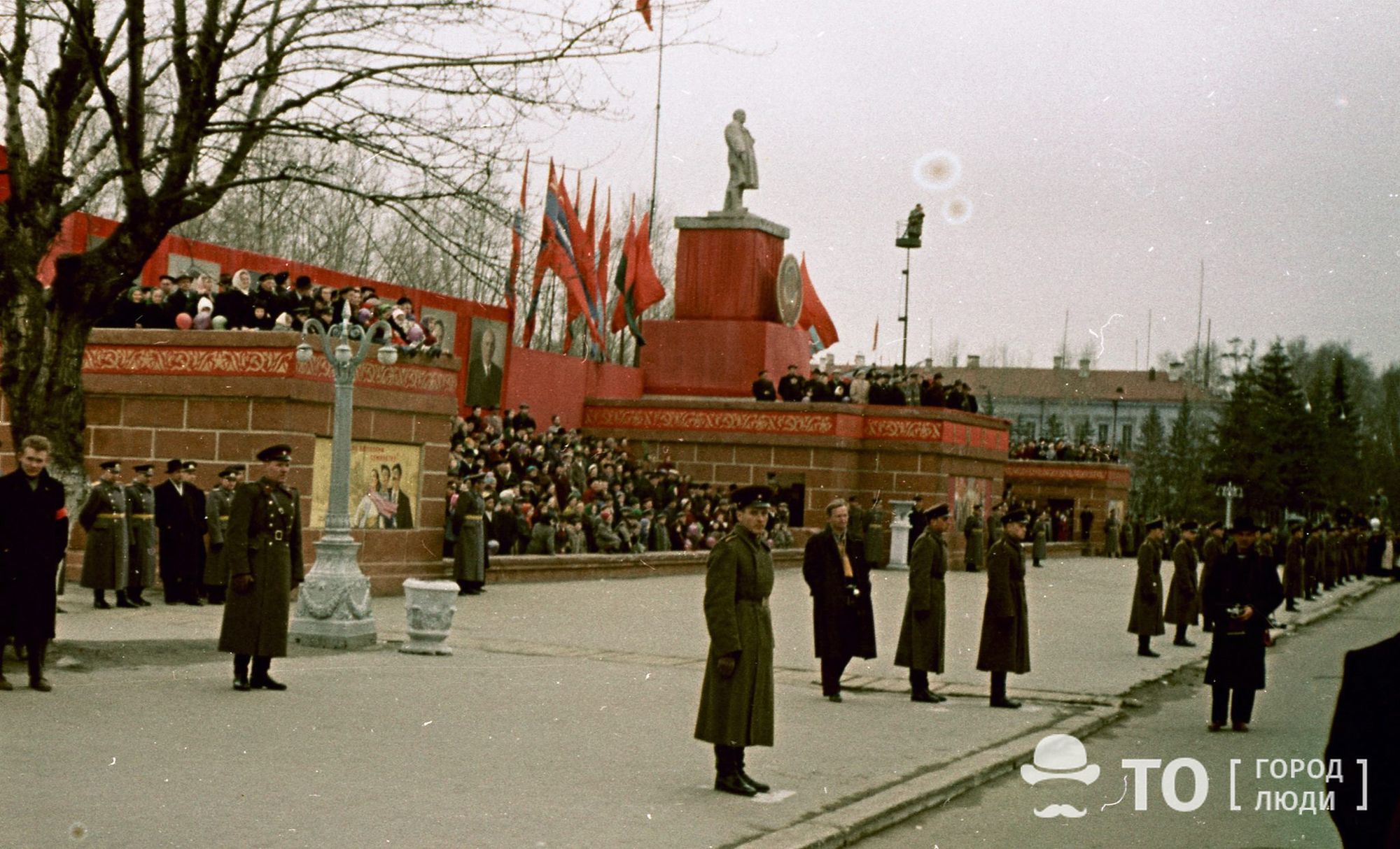 Учитель с фотоаппаратом. Как Алексей Коротченко снял советский Томск в  цвете - Люди - Томский Обзор – новости в Томске сегодня