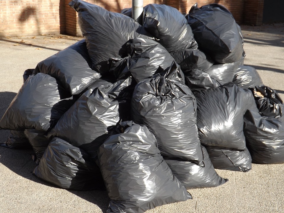 ЖКХ, Томские новости, мусор вывоз мусора тко жкх Жители Томска жалуются властям на то, что мусор из дворов перестали вывозить