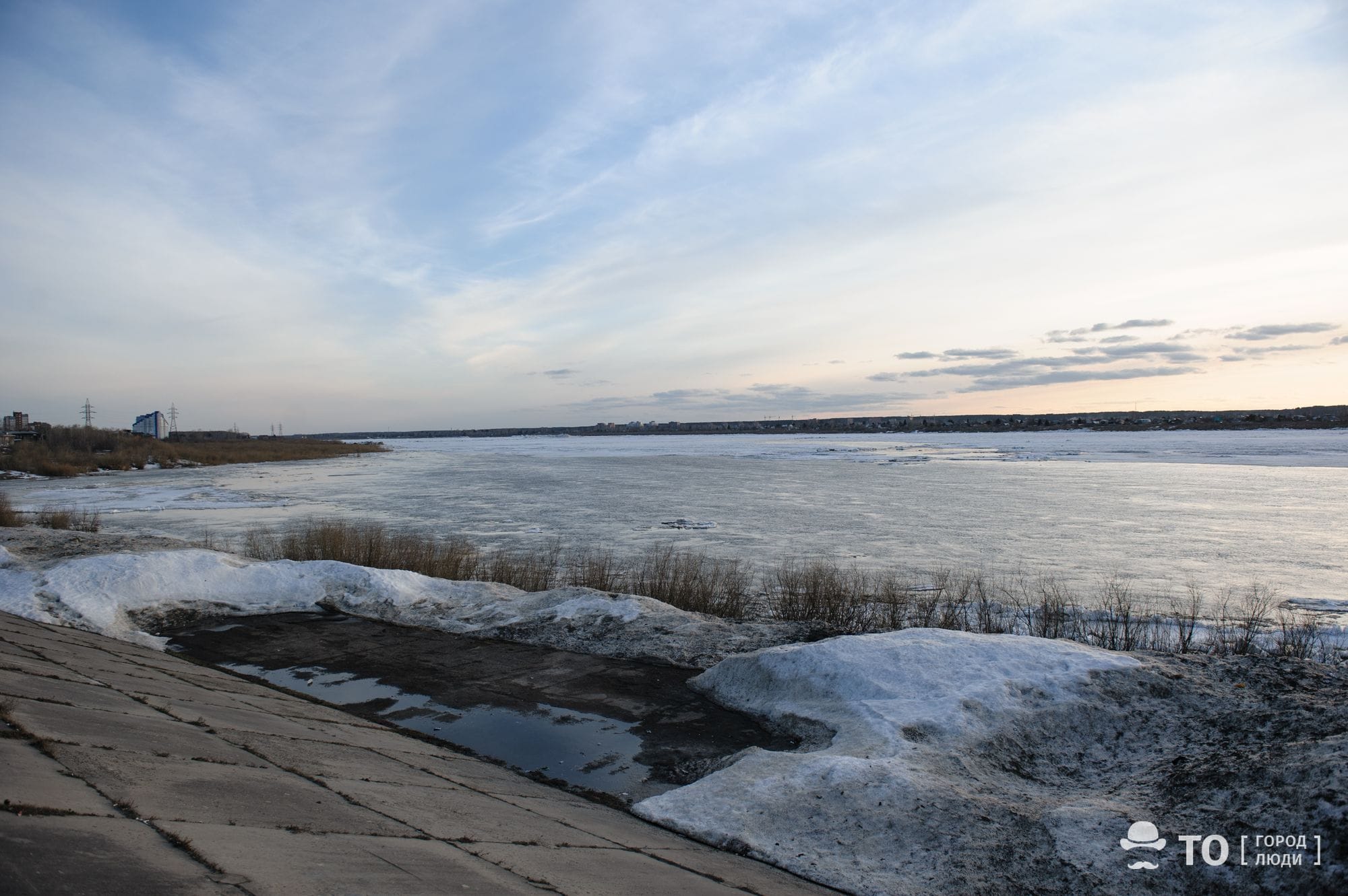 Река томь томск речной вокзал. Томск река Томь ледоход. Ледоход на Томи 2022.