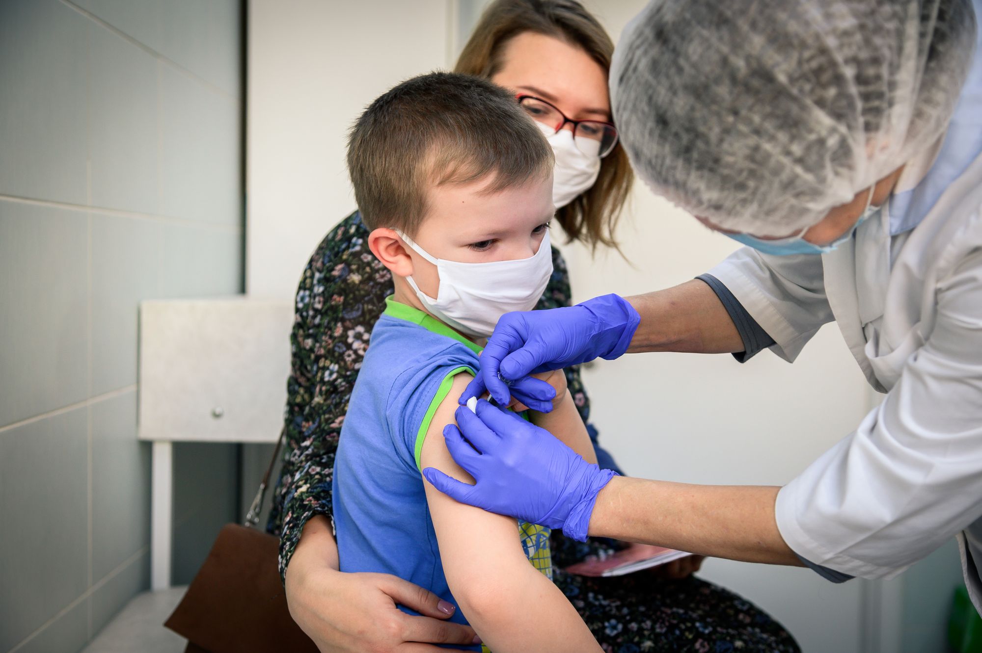Медицина и здоровье, Томские новости, Эпидемия гриппа, грипп вакцина укол прививка В Томской области продолжается вакцинация против гриппа