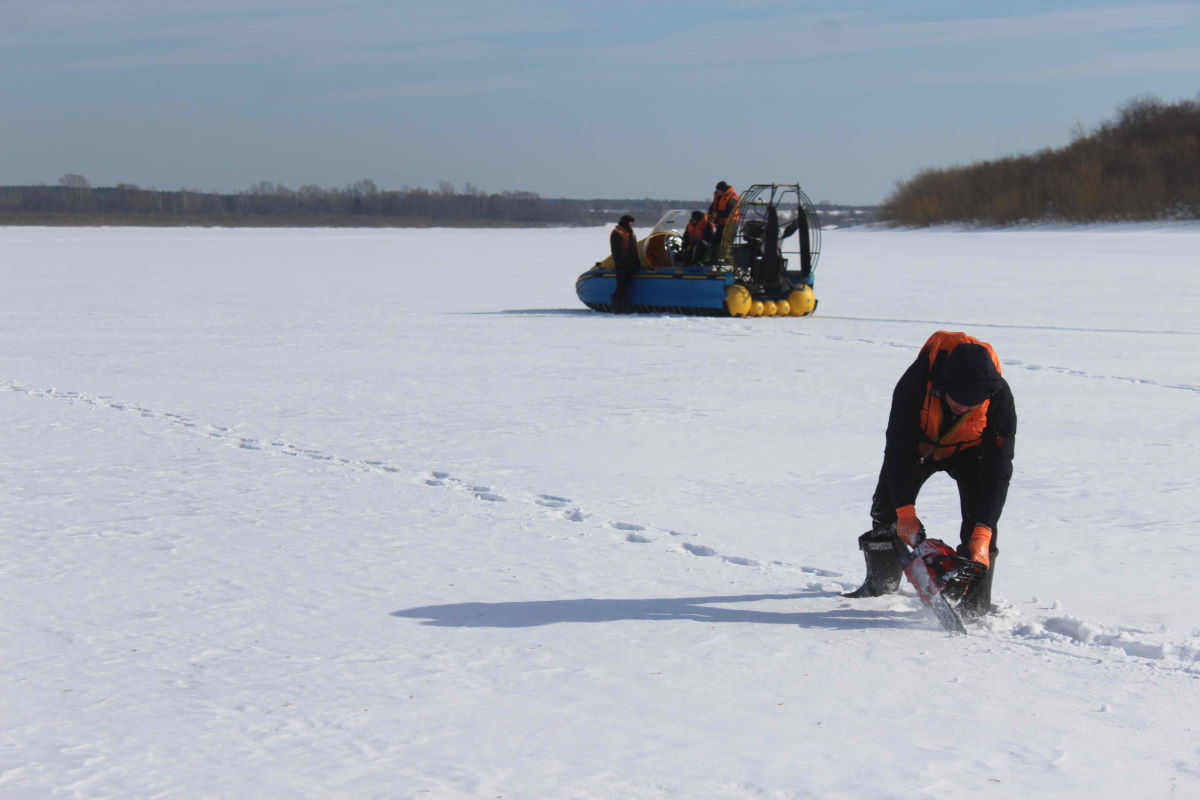 Безопасность, Паводок, Томские новости, взрыв льда подорвали лед пилили лед В Томской области начали пилить лед