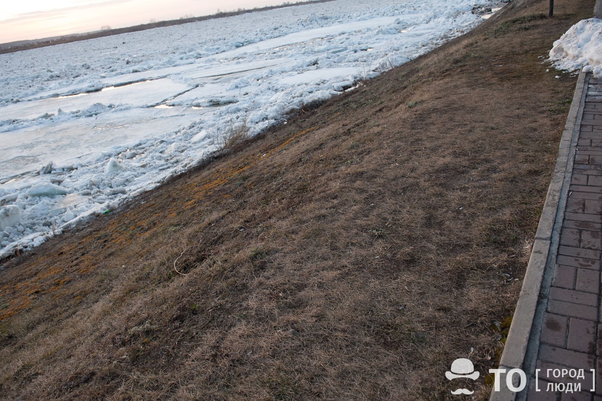 Где сейчас находится ледоход на томи. Река Томь в Томске пошла. Ледоход на Томи начался в Томской области в понедельник.. Когда пойдет река Томь в 2023 году. Томь река пошла или нет 2023.