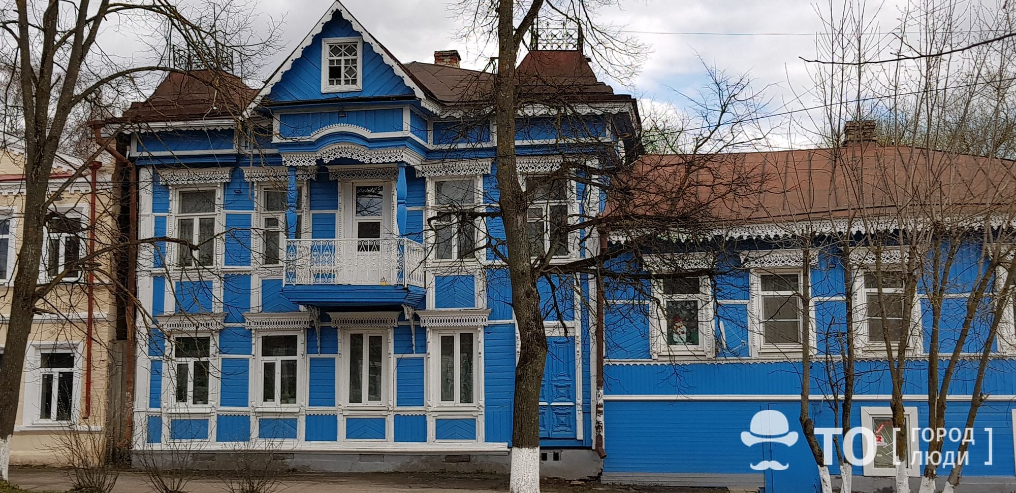 В Бежецке привели в порядок фасад деревянного старинного особняка - Томский  Обзор – новости в Томске сегодня