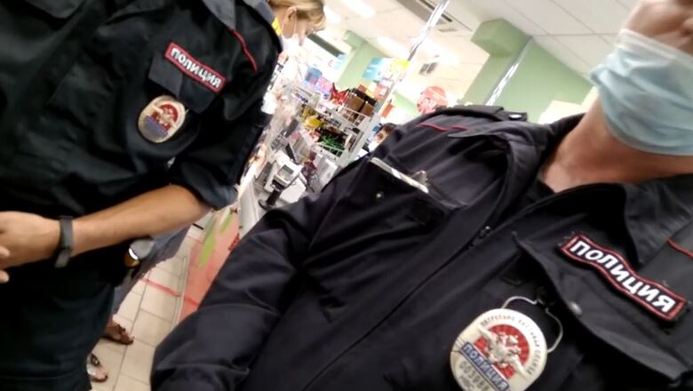 Томские новости, Новосибирск маска полицейские режим Пятерочка протокол В Новосибирске полицейские задержали покупательницу в «Пятерочке» за отсутствие маски
