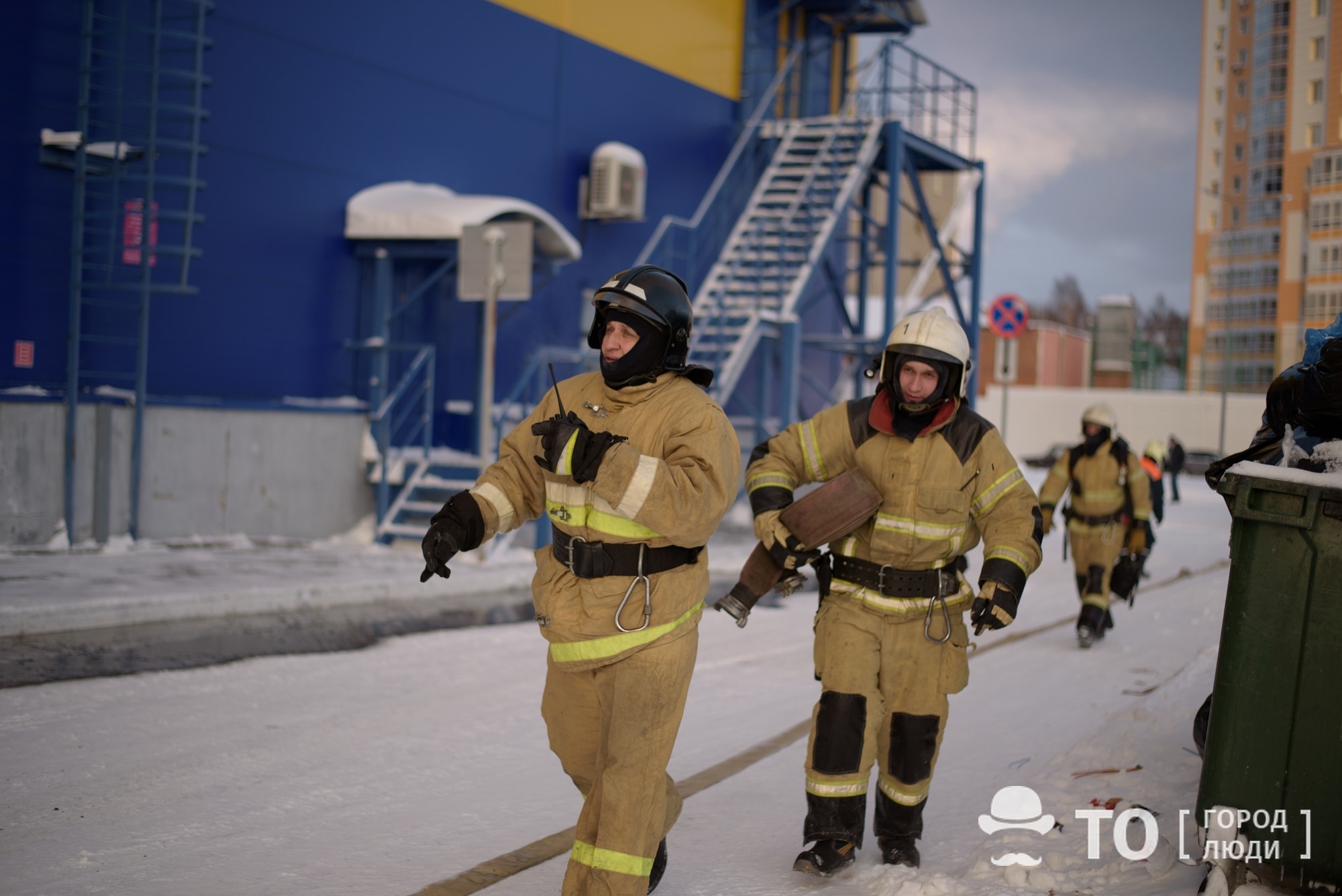 Происшествия, Томские новости, пожар горит сводка жесть Томска Возгорание в томском гипермаркете «Лента» произошло в отделе пиротехники