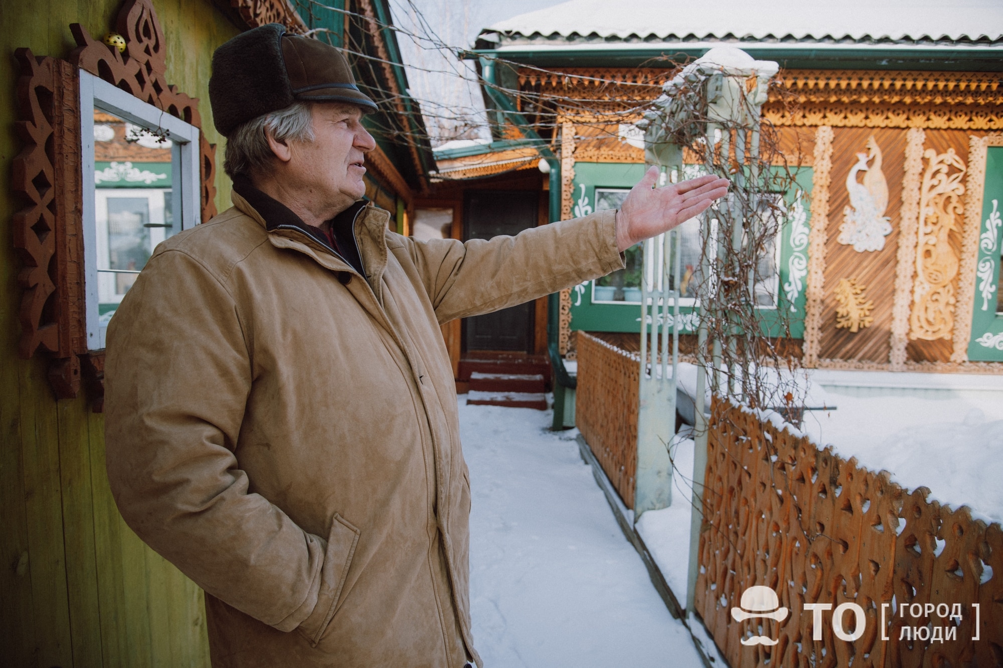 Деревянная сказка в Сосновом бору: как томич украшает резьбой свой дом и  район - Люди - Томский Обзор – новости в Томске сегодня