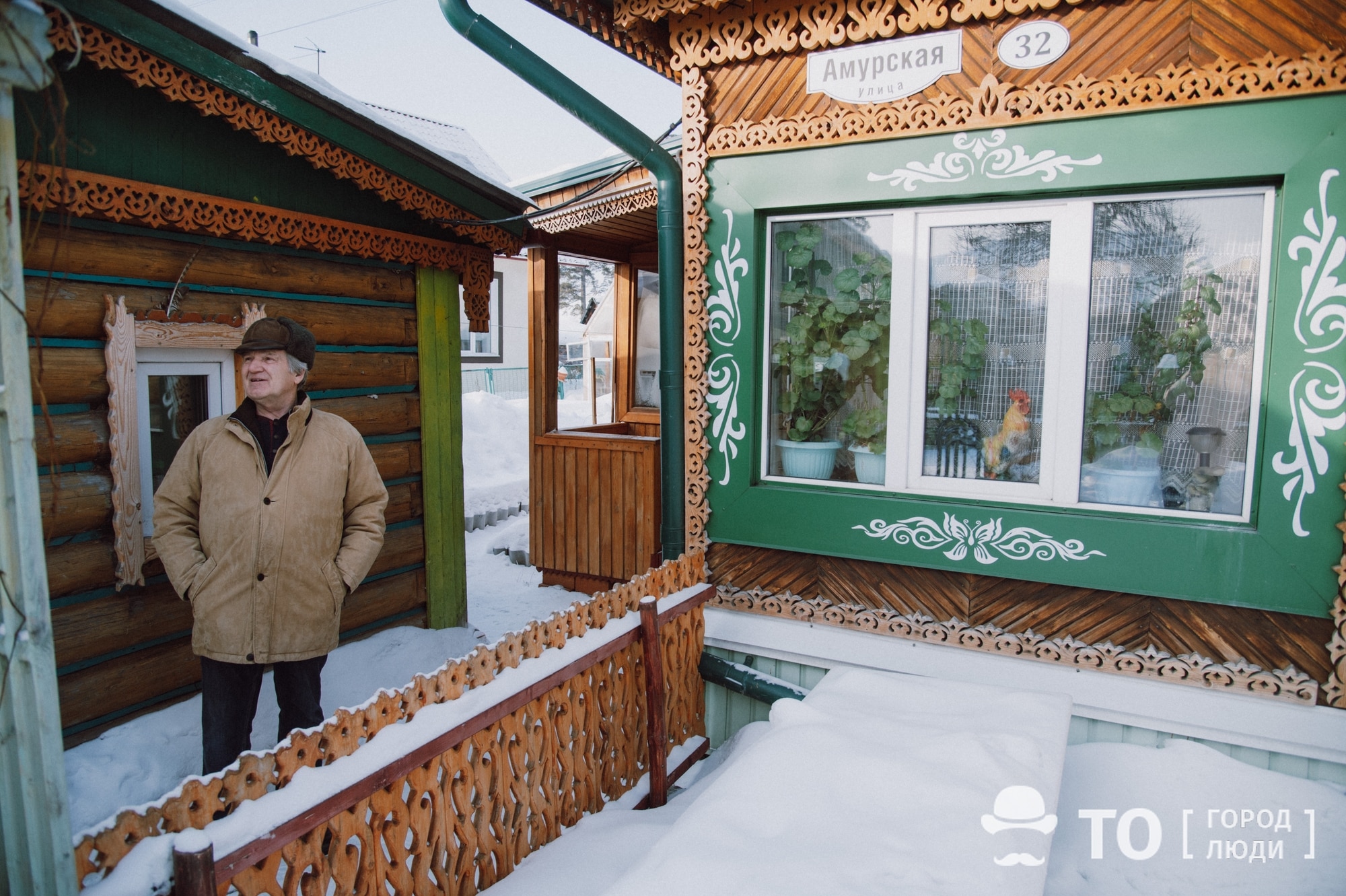 Деревянная сказка в Сосновом бору: как томич украшает резьбой свой дом и  район - Люди - Томский Обзор – новости в Томске сегодня