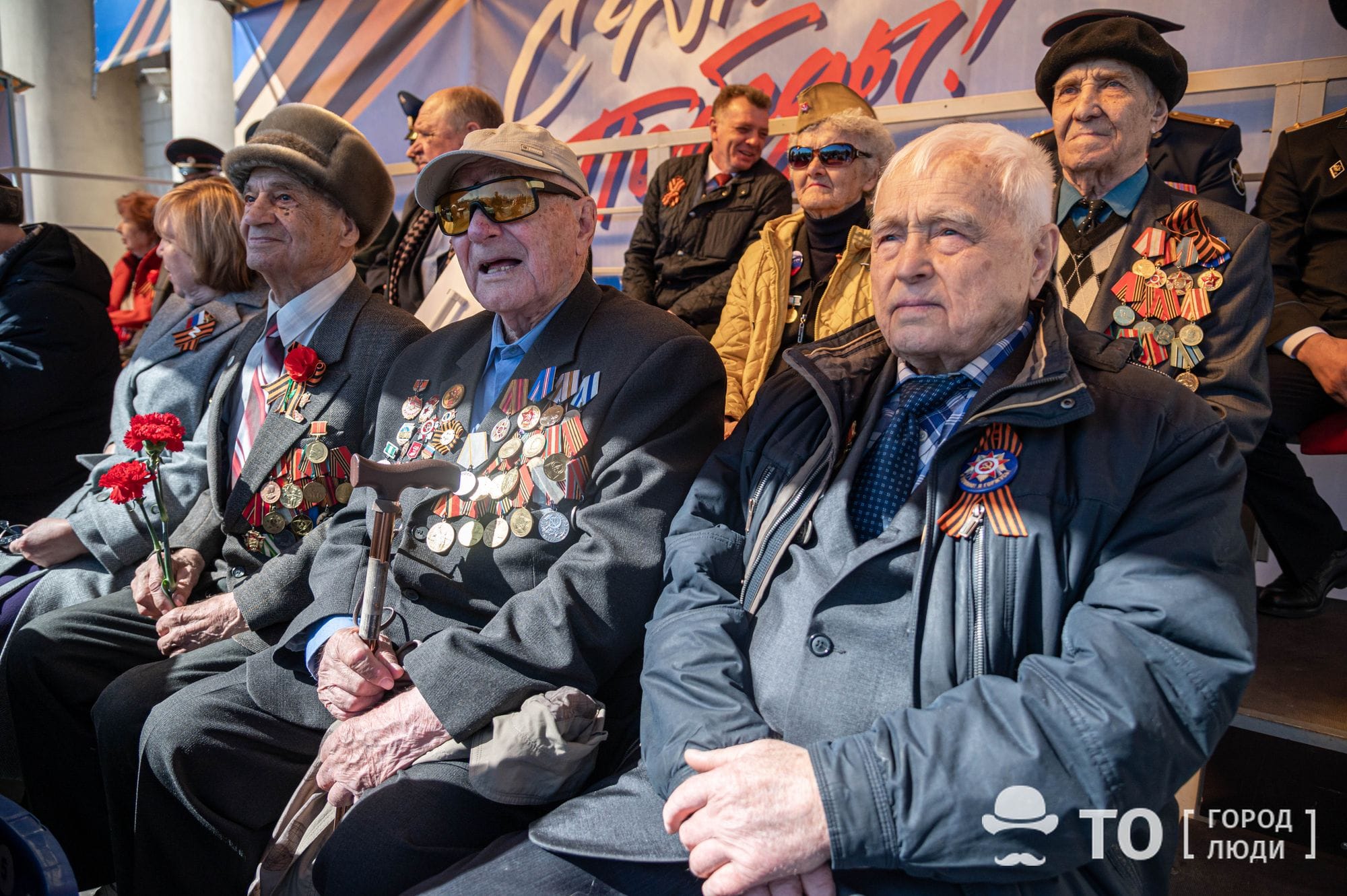 Победа томская область. Ветераны на параде. День Победы парад ветераны. Ветераны на параде Победы фото. Томск парад Победы 9 мая.