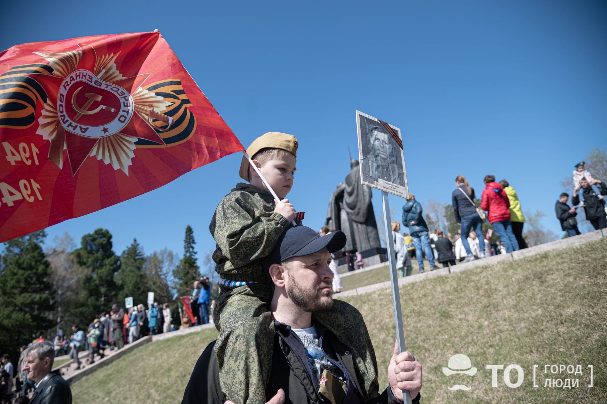 Во сколько парад в томске. Бессмертный полк Томск 2022. Томск день Победы. Парад Победы Томск. Парад 9 мая в Томске 2022.