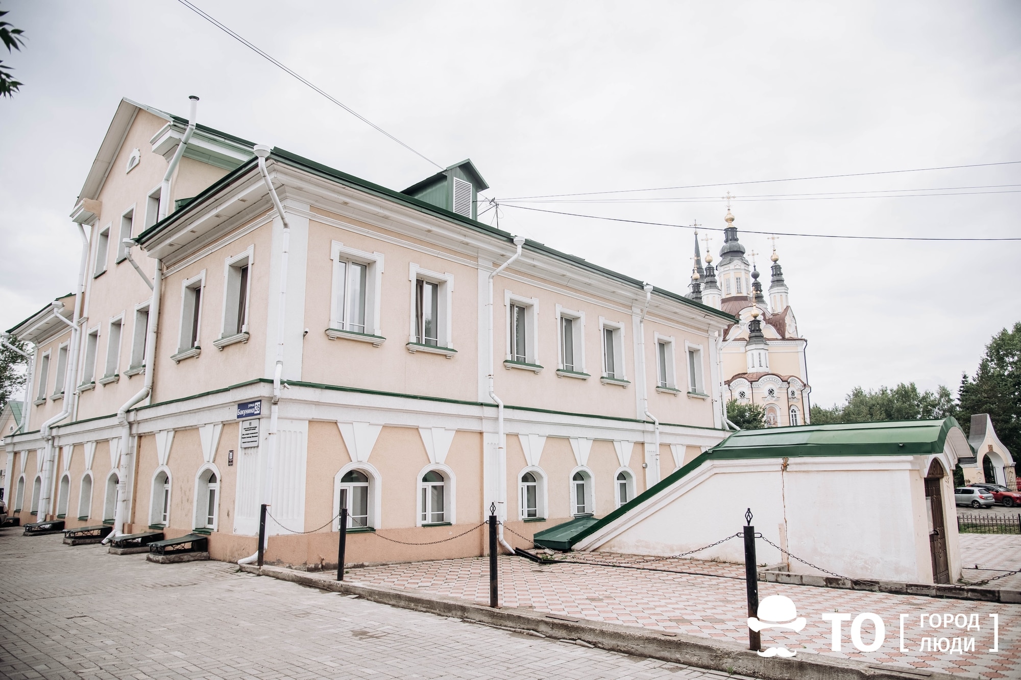 Памятник, надгробная плита и воздушный шар. Как создатель «Бубуки» решился  реанимировать старую усадьбу в центре Томска - Город - Томский Обзор –  новости в Томске сегодня