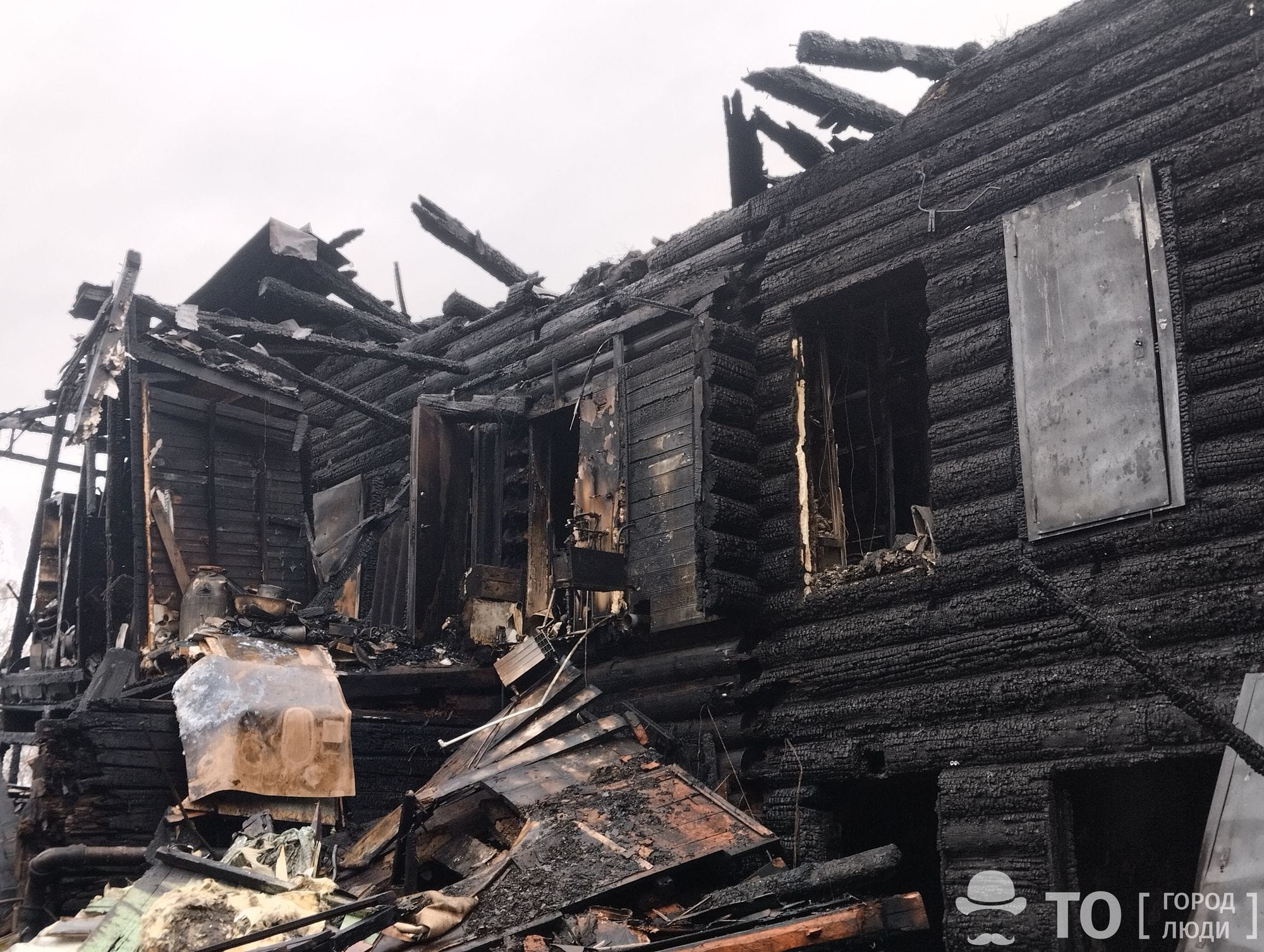 Последствия пожара в деревянном доме в центре Томска — фоторепортаж -  Томский Обзор – новости в Томске сегодня