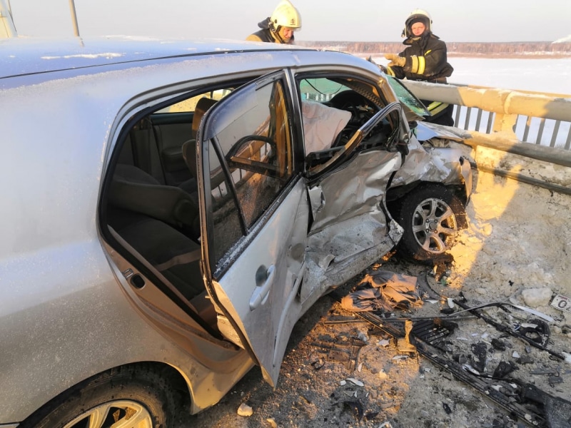 Происшествия, Томские новости, авария ДТП врезались пострадали сводка происшествий жесть Томска Двое пострадали в тройном ДТП на коммунальном мосту в Томске, один автомобиль загорелся