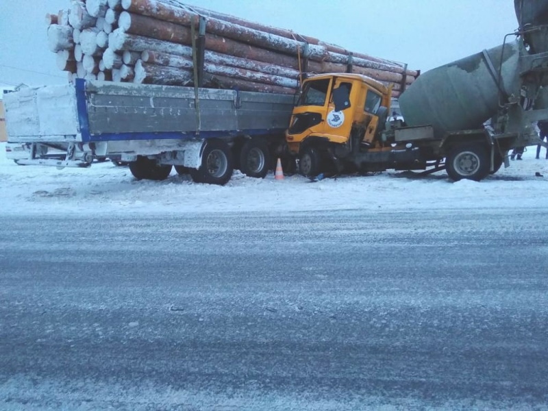 Происшествия, Томские новости, авария ДТП врезались пострадали дорожная обстановка сводка происшествий Утром в Томске столкнулись два грузовика