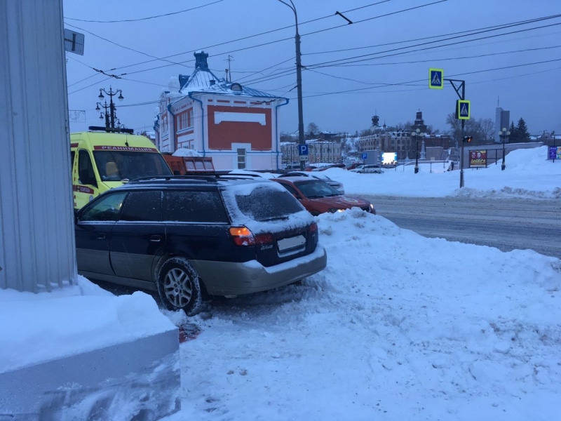 Происшествия, Томские новости, авария ДТП сбили попали под колеса инцидент аварии жесть Томска Женщина-пешеход попала под колеса Subaru в центре Томска