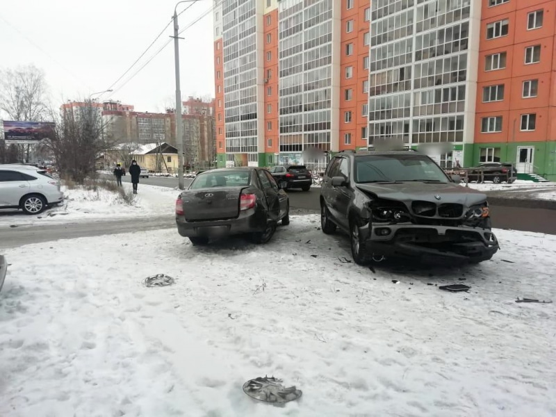 Происшествия, Томские новости, авария ДТП сводка происшествий врезались пострадали жесть Томска Пожилой водитель пострадал при столкновении с BMW X5 в Томске