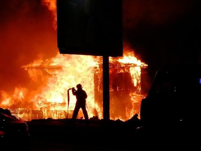 Происшествия, Томские новости, пожар горит загорелся деревянный дом возгорание сводка происшествий В Томске загорелся заброшенный деревянный дом