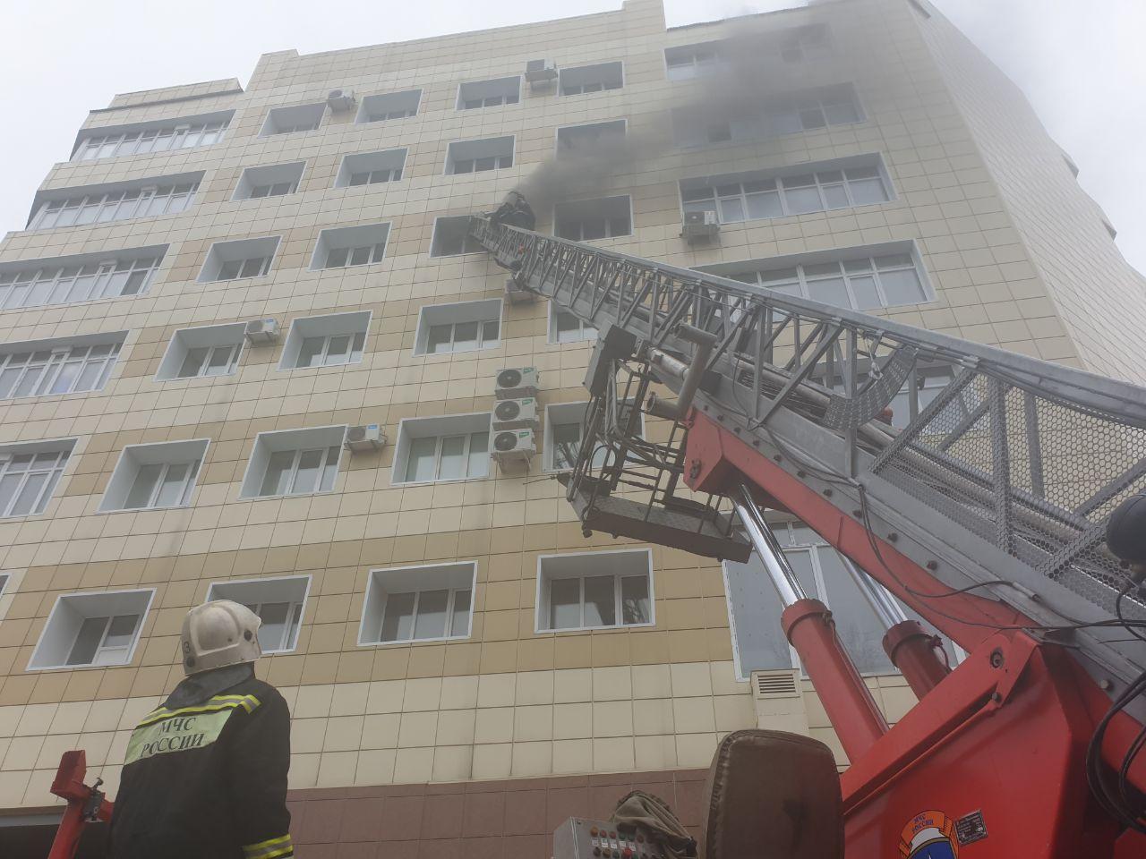 Происшествия, Томские новости, пожар горит сводка происшествий МЧС загорелись В Томске загорелось здание онкологической клиники, более 20 человек эвакуировали