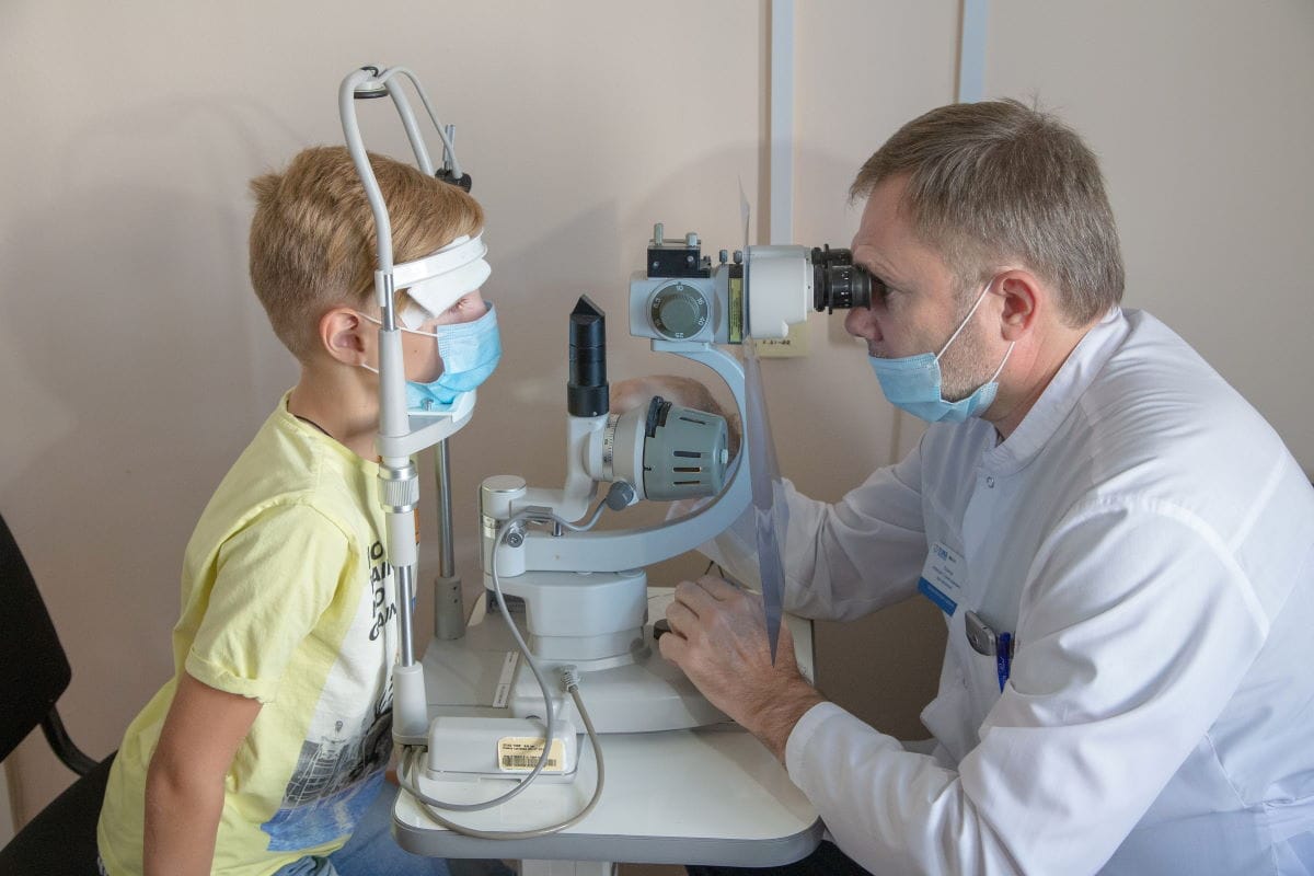 Медицина и здоровье, Томские новости, глаз операция спасли ребенок поранился об стекло Томские врачи спасли глаз 10-летнему ребенку