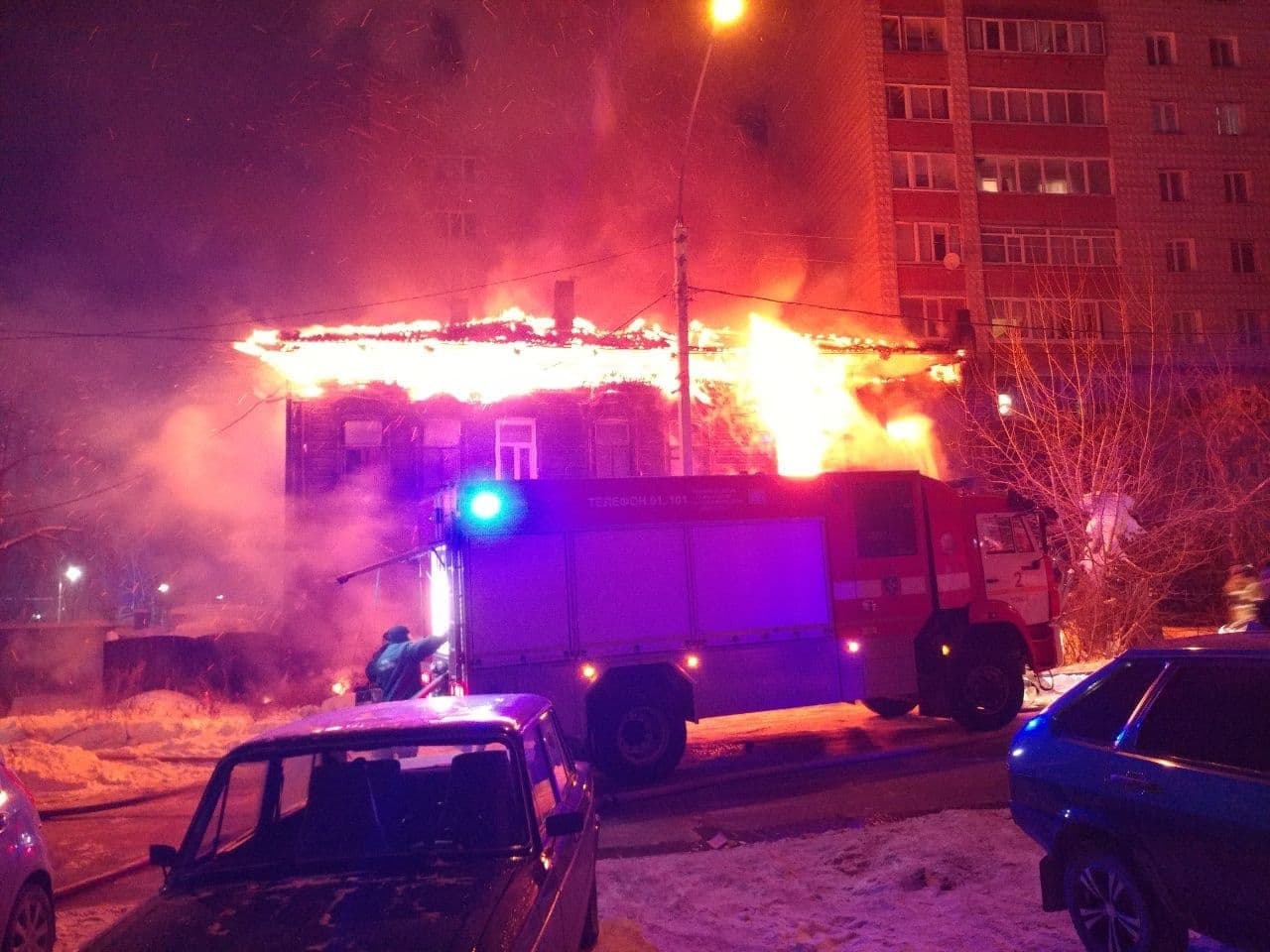 Исторический центр, Происшествия, Томские новости, пожар горит огонь загорелись сгорели Ночью в Томске загорелся исторический дом, пострадал ребенок