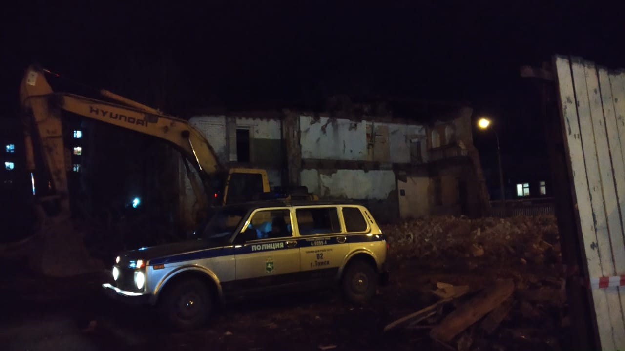 Томские новости, полиция бригада защита архитектура исторические дома Полиция выехала на место сноса исторического дома в центре Томска