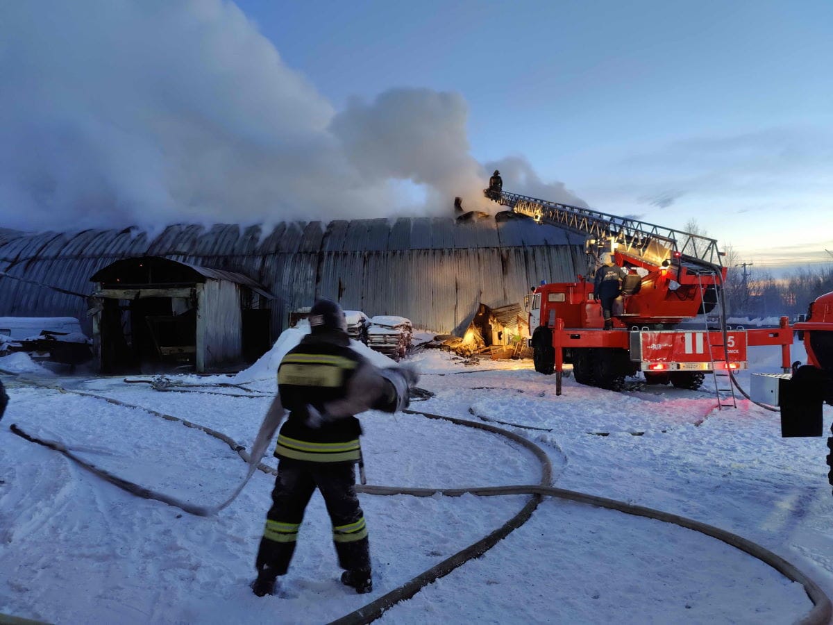 Происшествия, Томские новости, пожар горит огонь сводка происшествий пострадали В Томске загорелся склад алкогольной продукции
