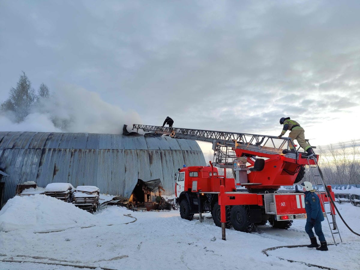 Происшествия, Томские новости, пожар горит сгорели загорелись сводка количество пожаров Пожар на складе алкогольной продукции в Томске ликвидировали