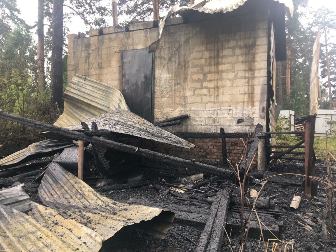 Происшествия, Томские новости, пожар горит огонь сводка происшествий загорелись жесть Томска Пожарные спасли двух человек из горящего дома в томском поселке