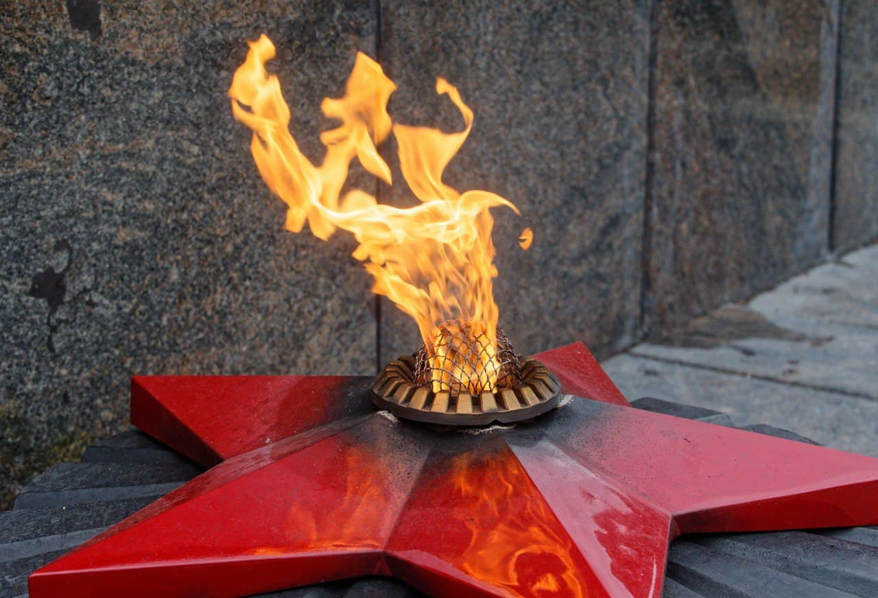 Памятники, Томские новости, поломка вечный огонь памятник горит сломался Деь победы В Томске несколько часов не горел Вечный огонь