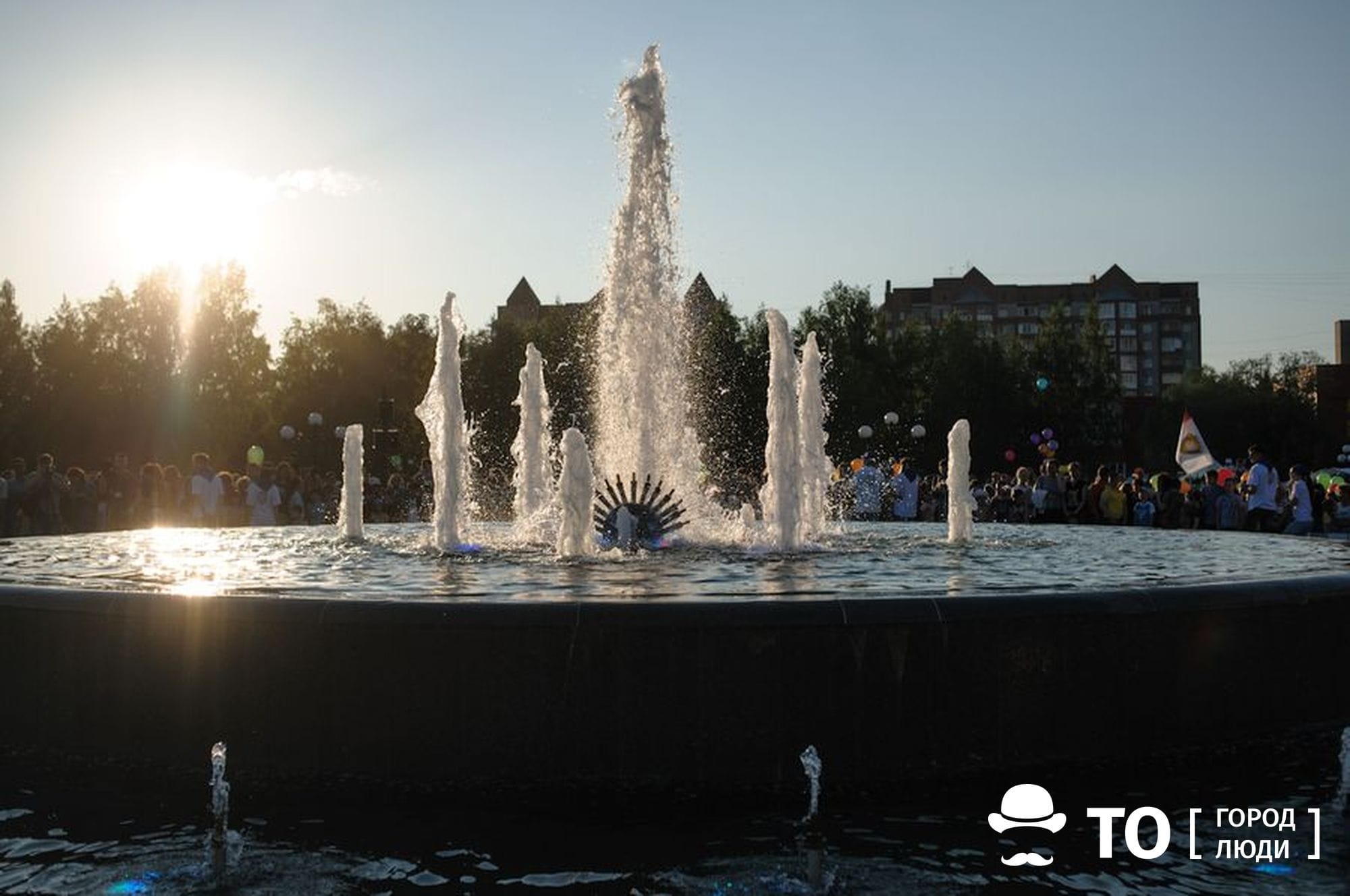 Город, Томские новости, фонтан мусор купание запрещено плавание дебош отдых лето в городе Томске Томичей просят не купаться в фонтанах