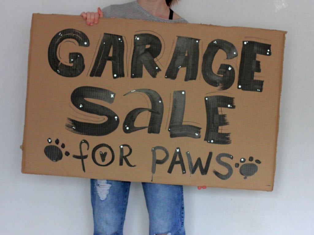 Конкурсы и акции, Томские новости, распродажа одежда помощь животным коты собаки благотворительные акции Томичей приглашают на гаражную распродажу в помощь животным