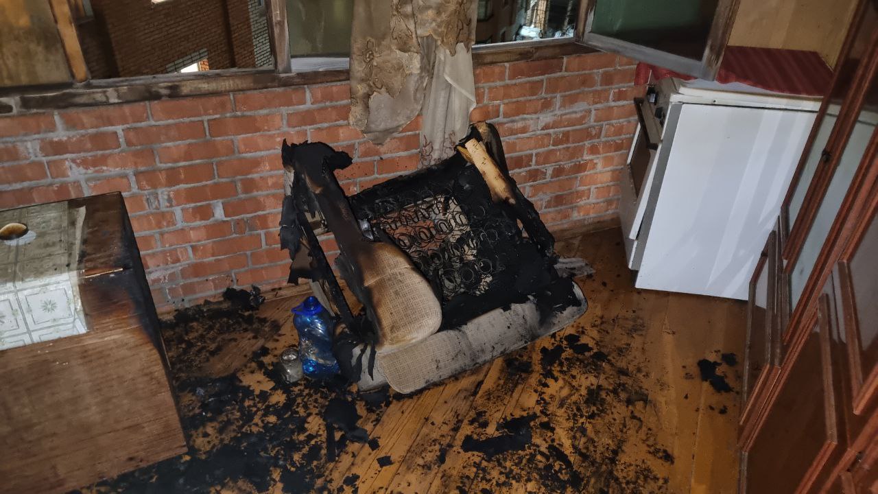 Происшествия, Томские новости, пожар огонь горит сводка происшествий жесть Томска возгорания В Томске пожарные эвакуировали 10 человек из горящего дома, один пострадал