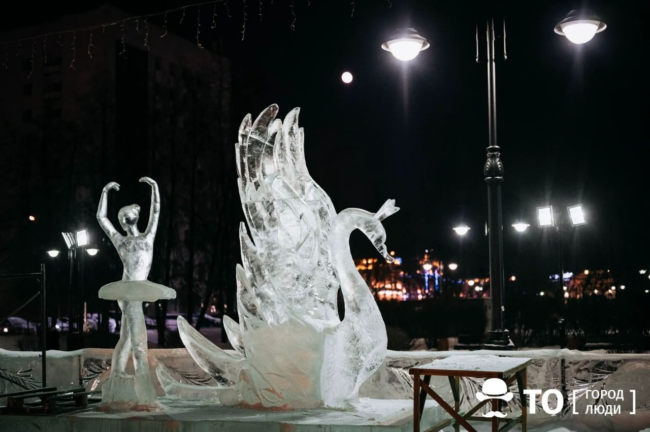 Новый год ❄, Томские новости, ледовый городок снос снесли убрали фигуры ледовые тают потепление В центре Томска начали демонтировать ледовые фигуры