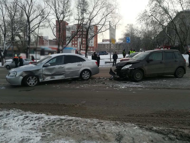 Происшествия, Томские новости, авария дтп врезались пострадали дорожная обстановка сводка происшествий Пассажира доставили в больницу после столкновения двух иномарок в Томске