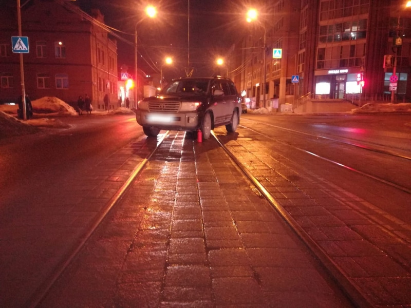 Происшествия, Томские новости, попала под колеса сбили пострадала сводка происшествий дорожная обстановка Пожилая женщина попала под колеса Land Cruiser в Томске