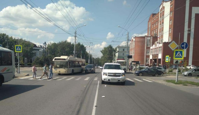 Происшествия, Томские новости, авария врезались дтп пострадали попали под колеса дорожная обстановка В Томске на переходе иномарка сбила женщину и двух девочек
