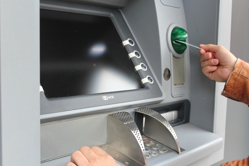 Происшествия, Томские новости, взорвали банкомат происшествия грабители как достать деньги из банкомата Неизвестные подорвали банкомат в Северске, но деньги похитить не смогли