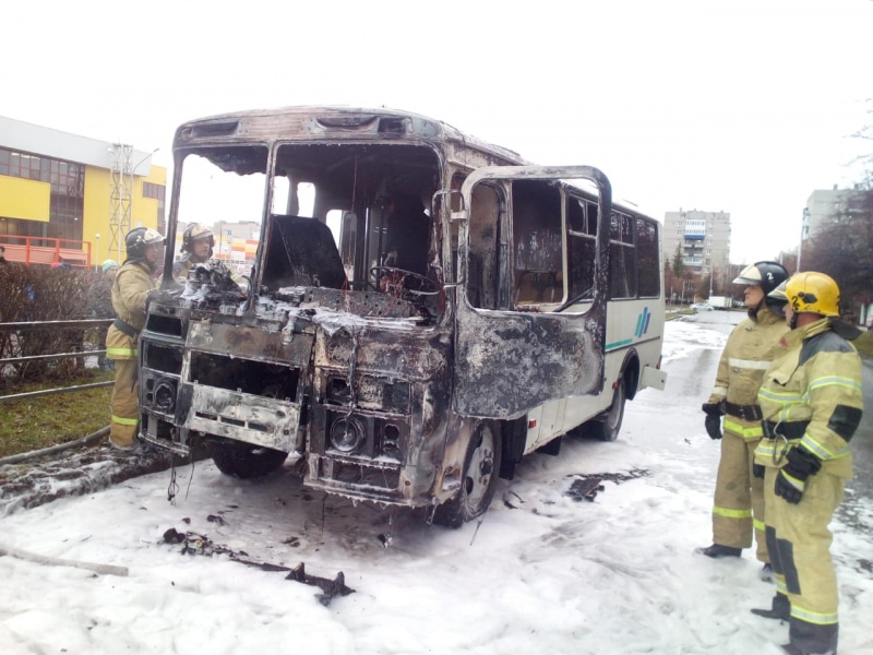 Происшествия, Томские новости, автобус загорелся сгорел происшествия в Северске огонь маршрутный транспорт В Северске сгорел автобус