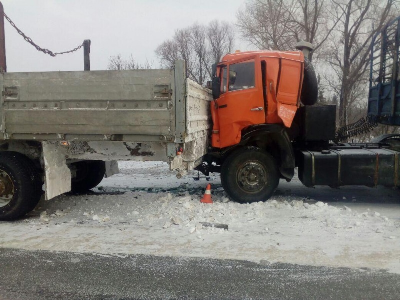 Столкнулись два камаза