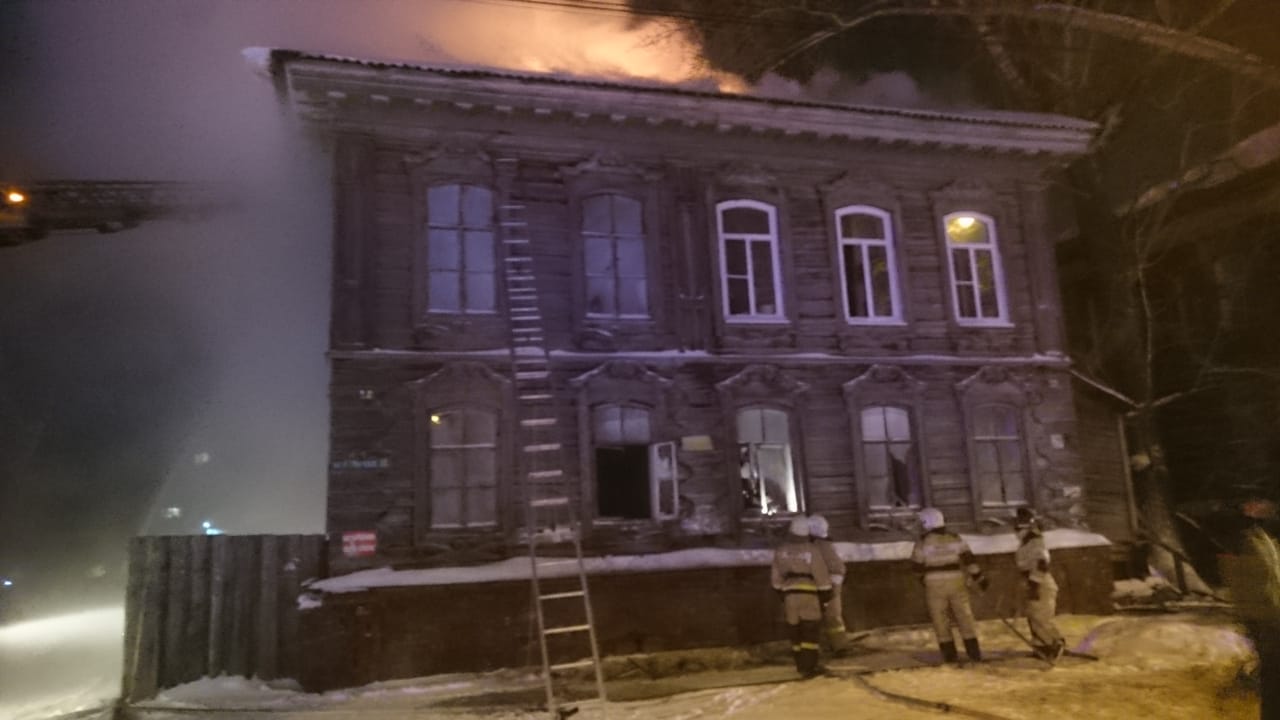 Происшествия, Томские новости, пожар огонь загорелись сгорели происшествия пожары в Томске события В крупном ночном пожаре в Томске погибла женщина