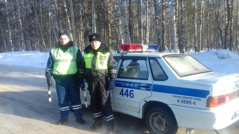 Происшествия, Томские новости, сломался мороз холод попали застрял на трассе замерз Полицейские не дали замерзнуть водителю, чья машина сломалась на трассе