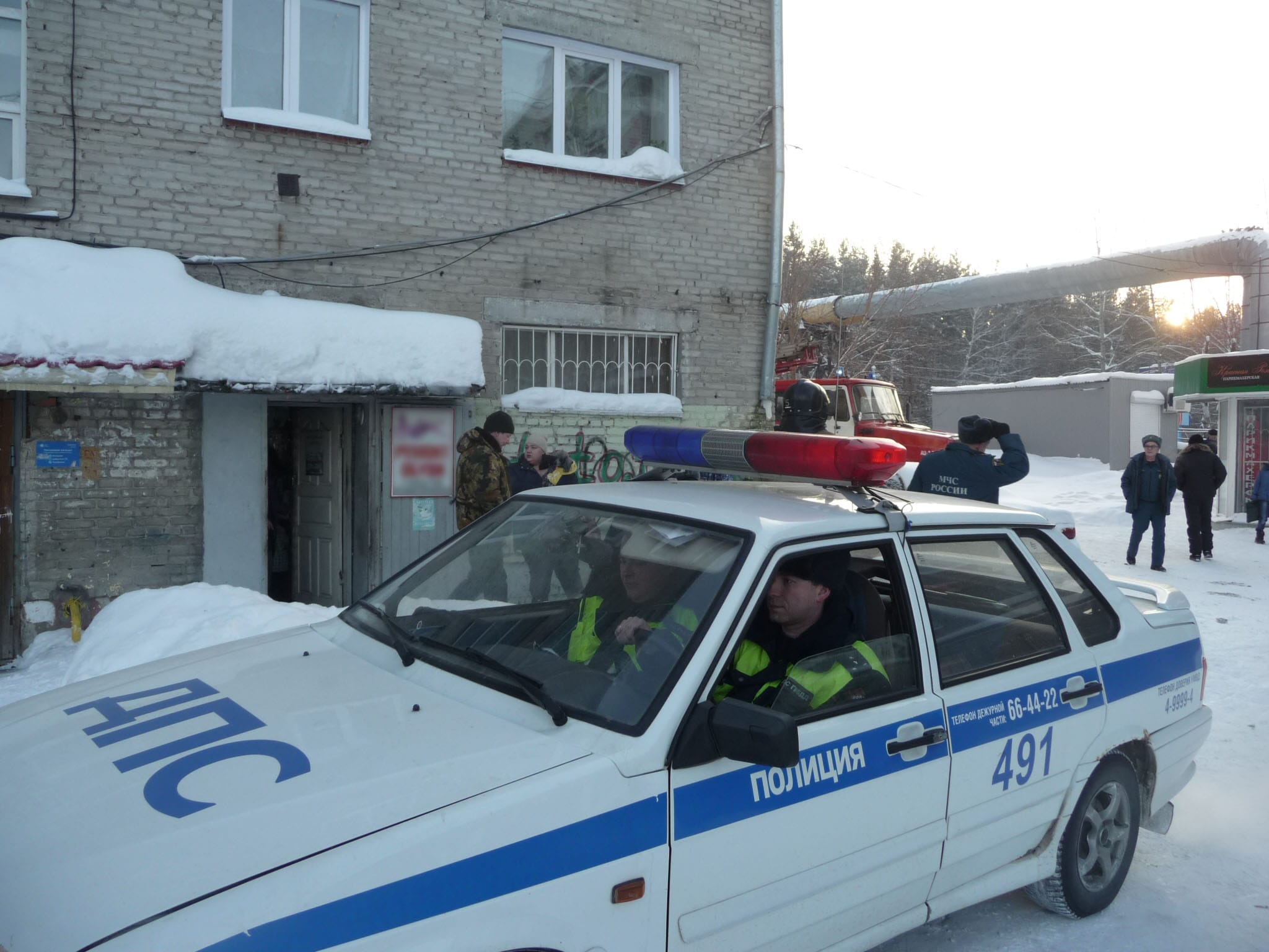 Томские полицейские вывели детей из горящего дома - Томский Обзор – новости  в Томске сегодня