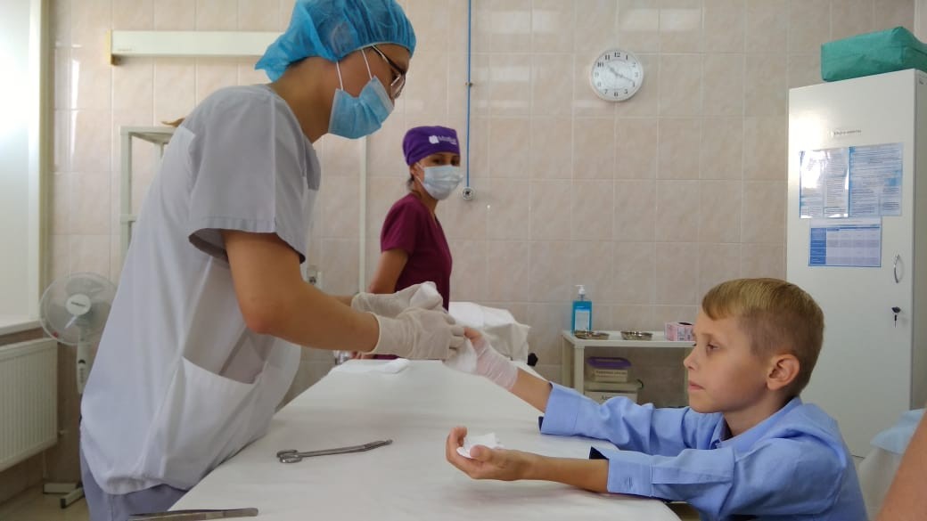 Медицина и здоровье, Томские новости, забор кисть спасли руки ребенку Томские врачи спасли кисти рук 7-летнему флейтисту