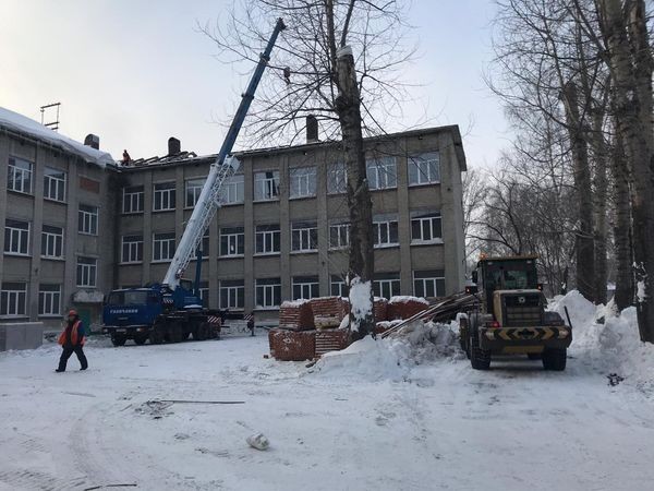 Томские новости, школа 53 монтаж сломалась крыша кровля упала В томской школе №53 почти закончили демонтажные работы
