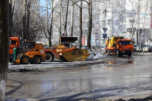 Дороги, Томские новости, тракторы поливомоечная машина На улицы Томска вывели поливомоечную технику